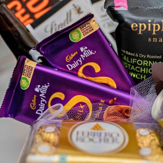 Golden Indulgence-Hamper - Image 3